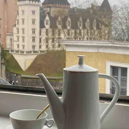 Small Nest - Castle View