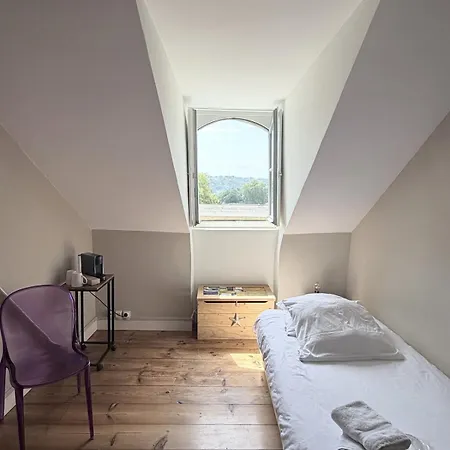 Small Nest - Castle View